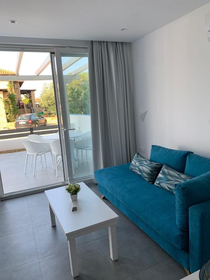 Ocean Blue Suites Ierissós Ngoại thất bức ảnh