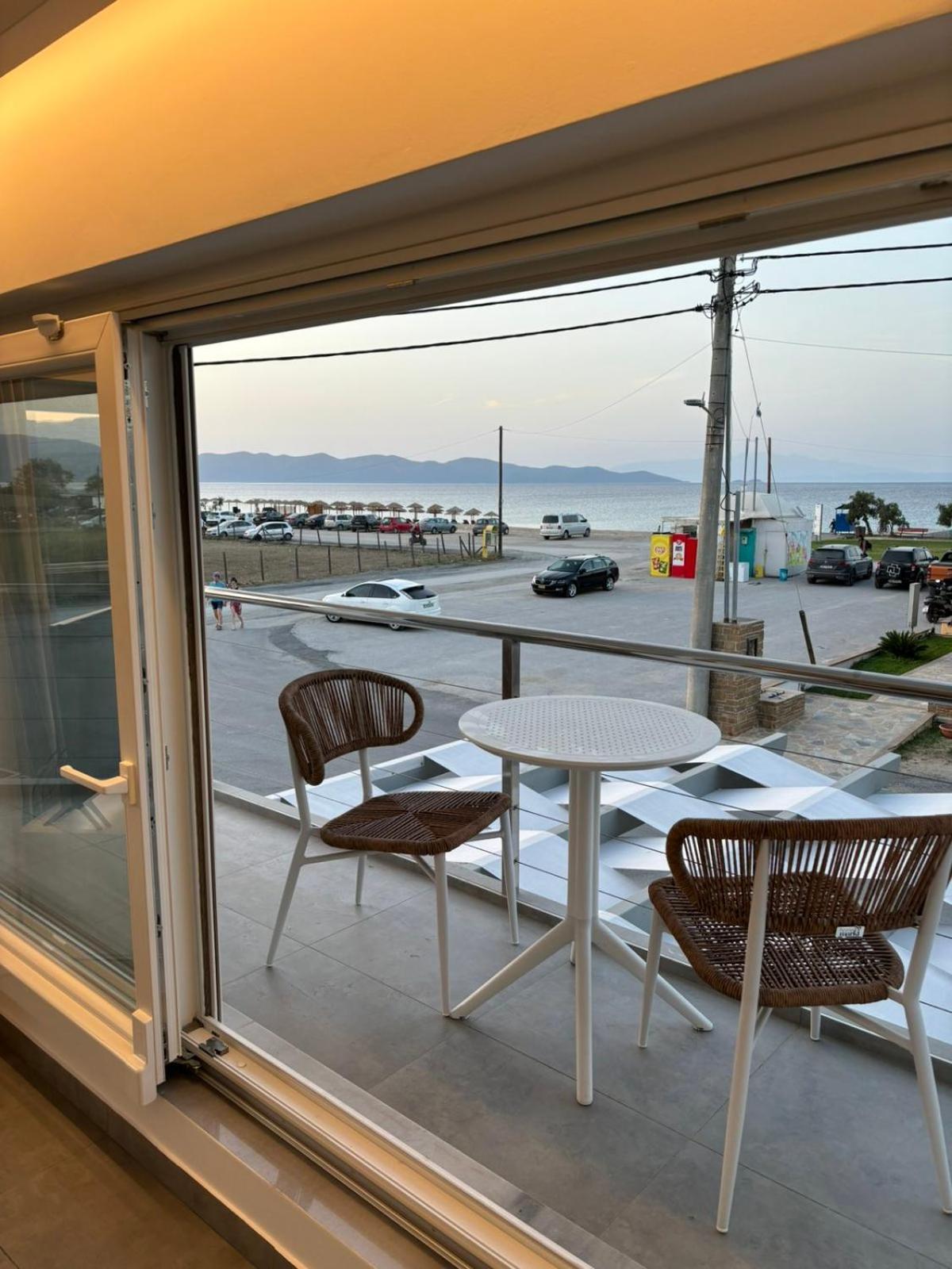 Ocean Blue Suites Ierissós Ngoại thất bức ảnh